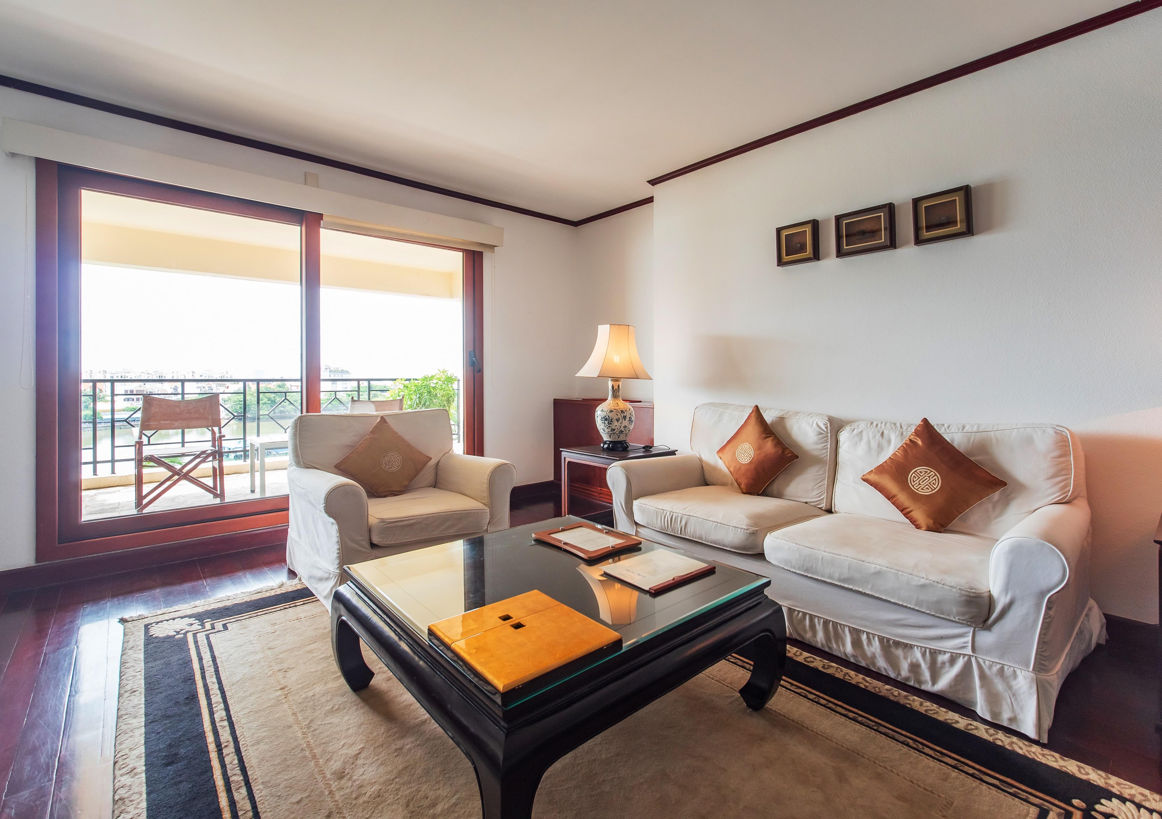 Saigon Domaine Luxury Residences Хошимин Екстериор снимка