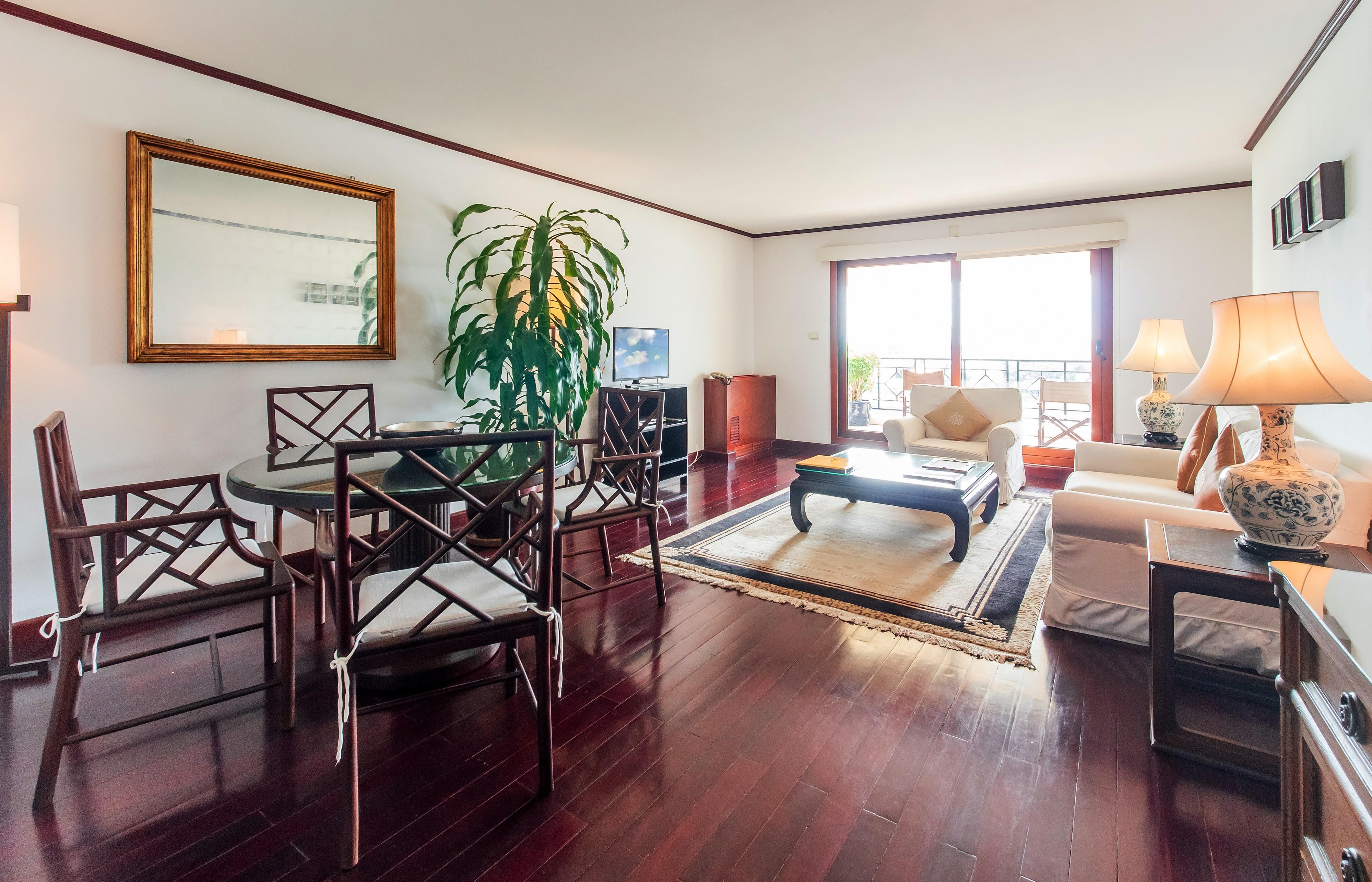 Saigon Domaine Luxury Residences Хошимин Екстериор снимка