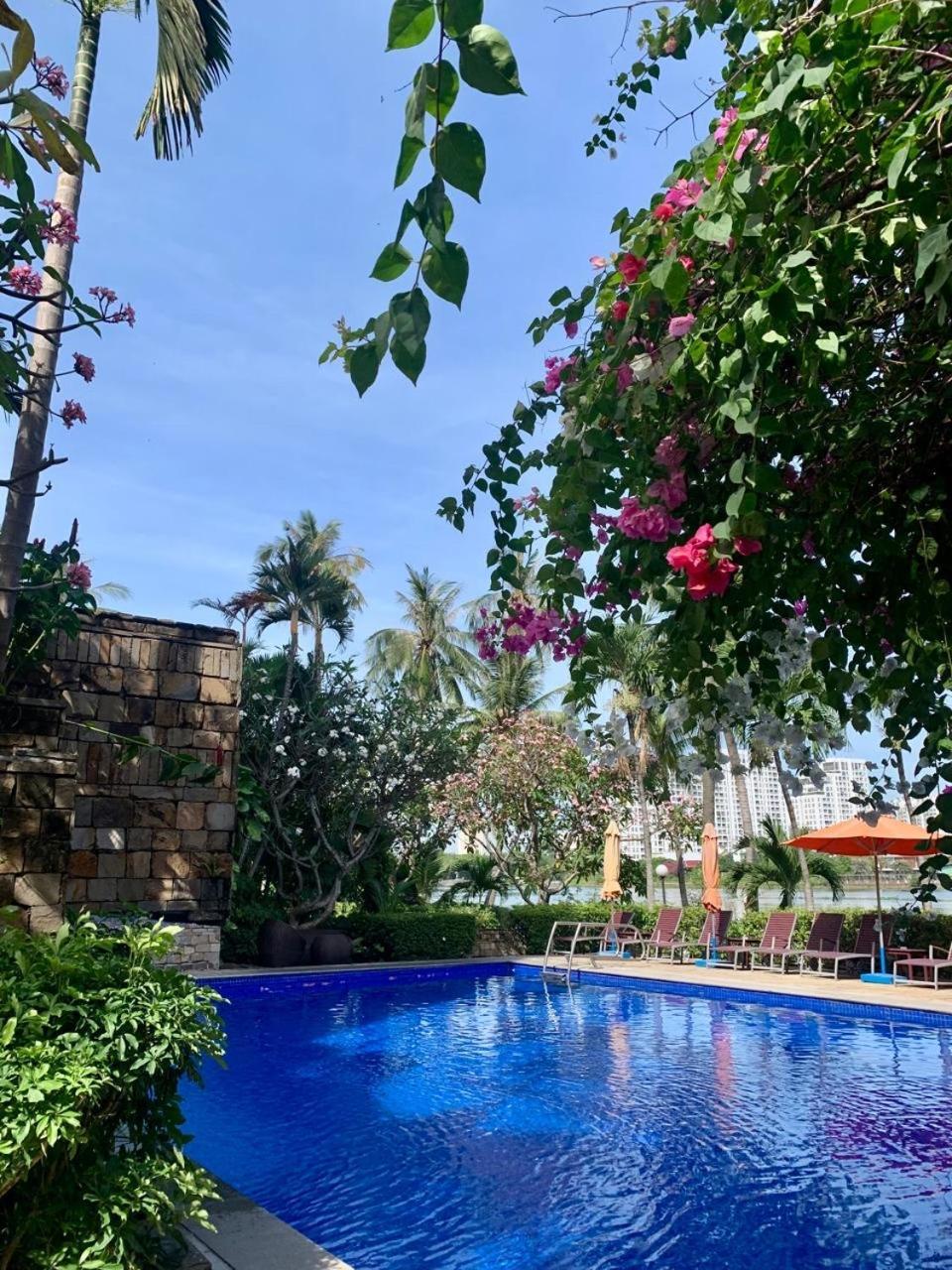Saigon Domaine Luxury Residences Хошимин Екстериор снимка